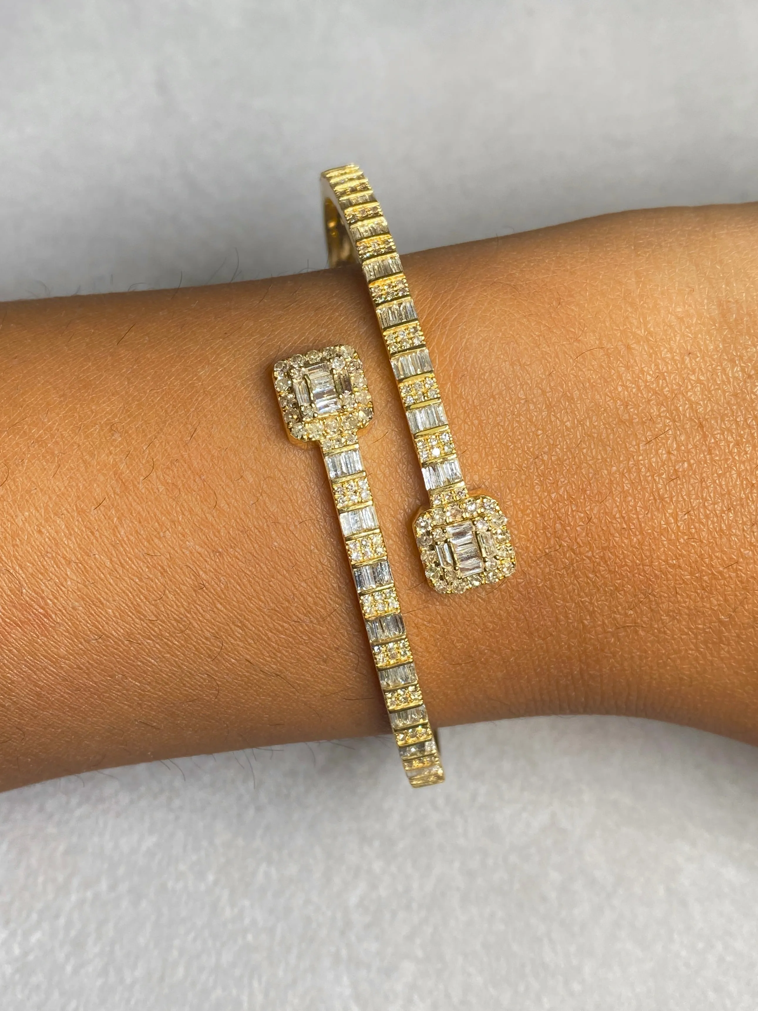 10K Baguette Square Bangle