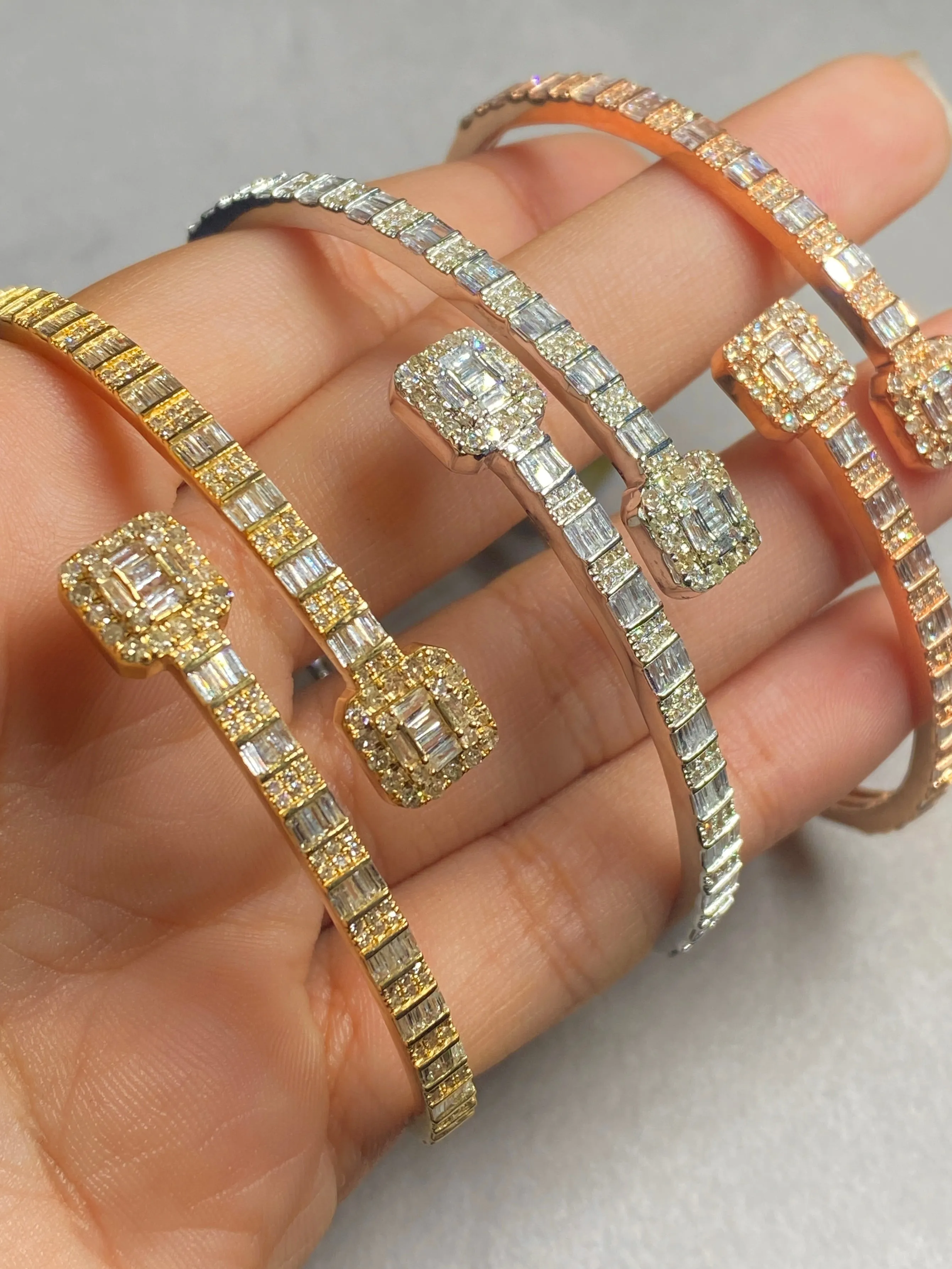10K Baguette Square Bangle