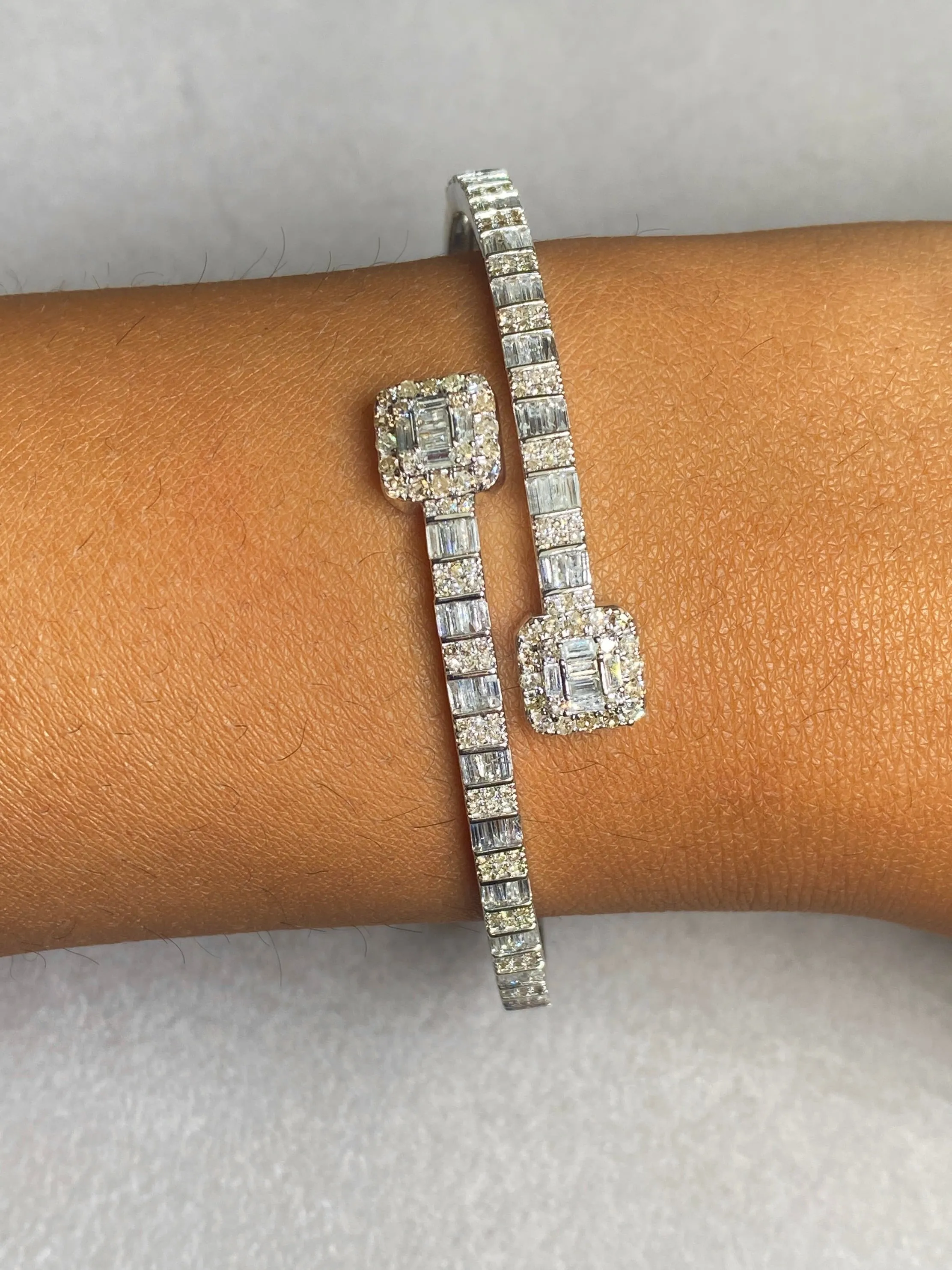 10K Baguette Square Bangle