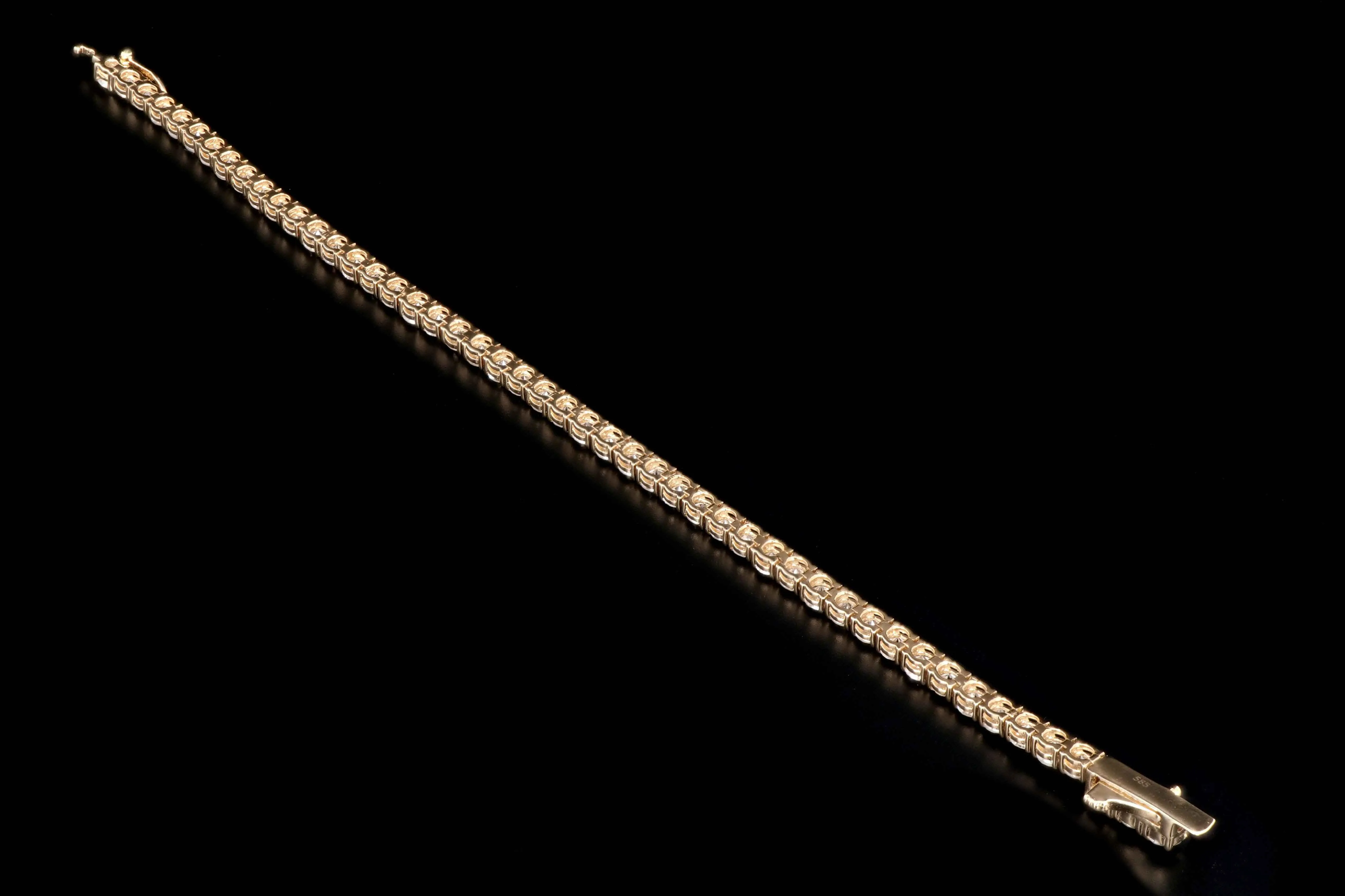 14K Yellow Gold 9 Carats Total Weight Round Brilliant Cut Diamond Tennis Bracelet