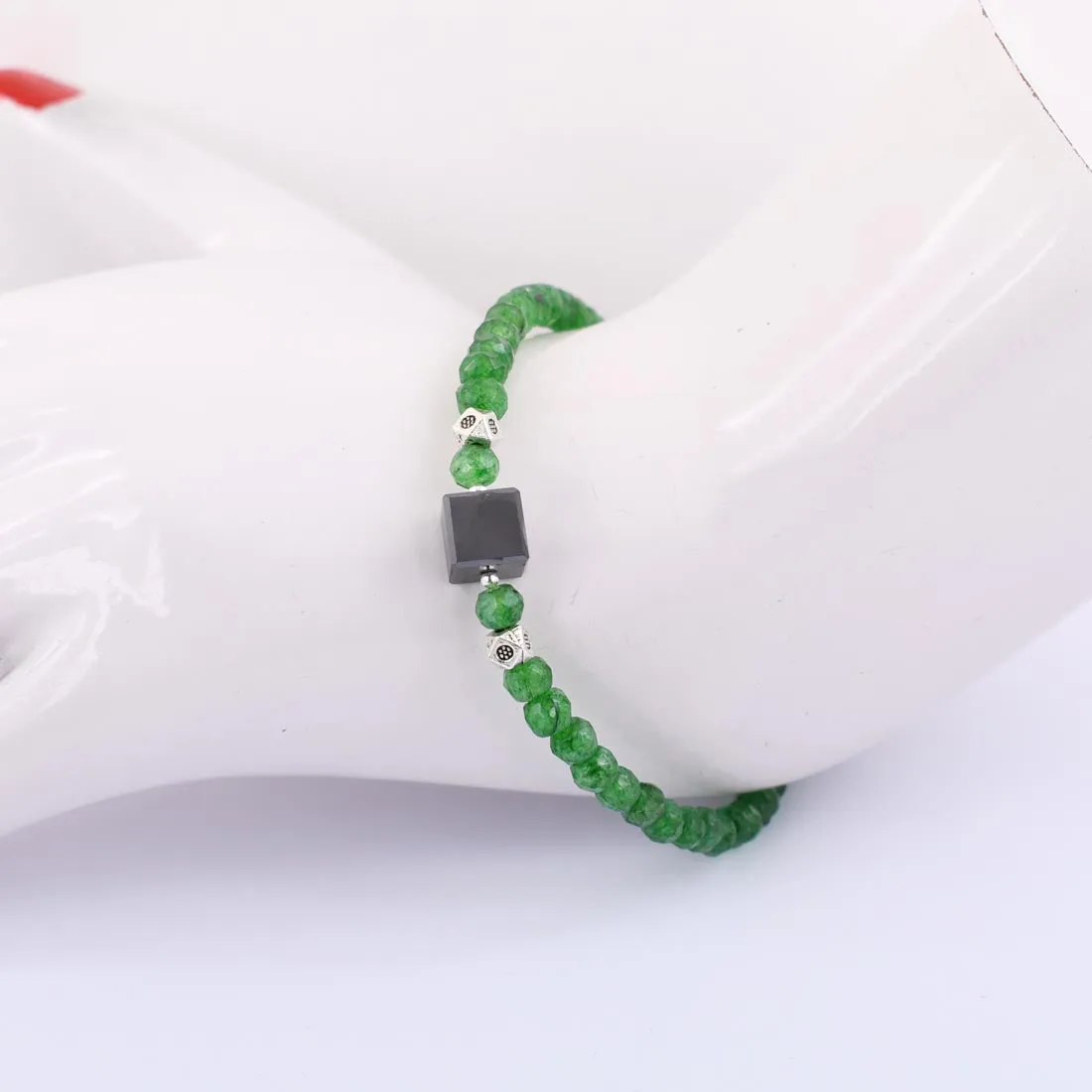5 mm Emerald Gemstone Bracelet With 7 mm Black Diamond Bead