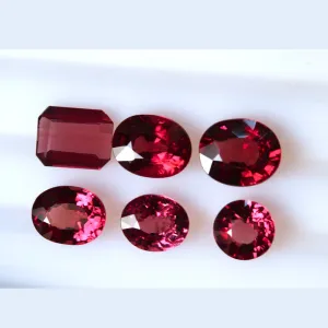 6.60 carats Oval Emerald Cut Round Garnets - Red - Rhodolite Garnets