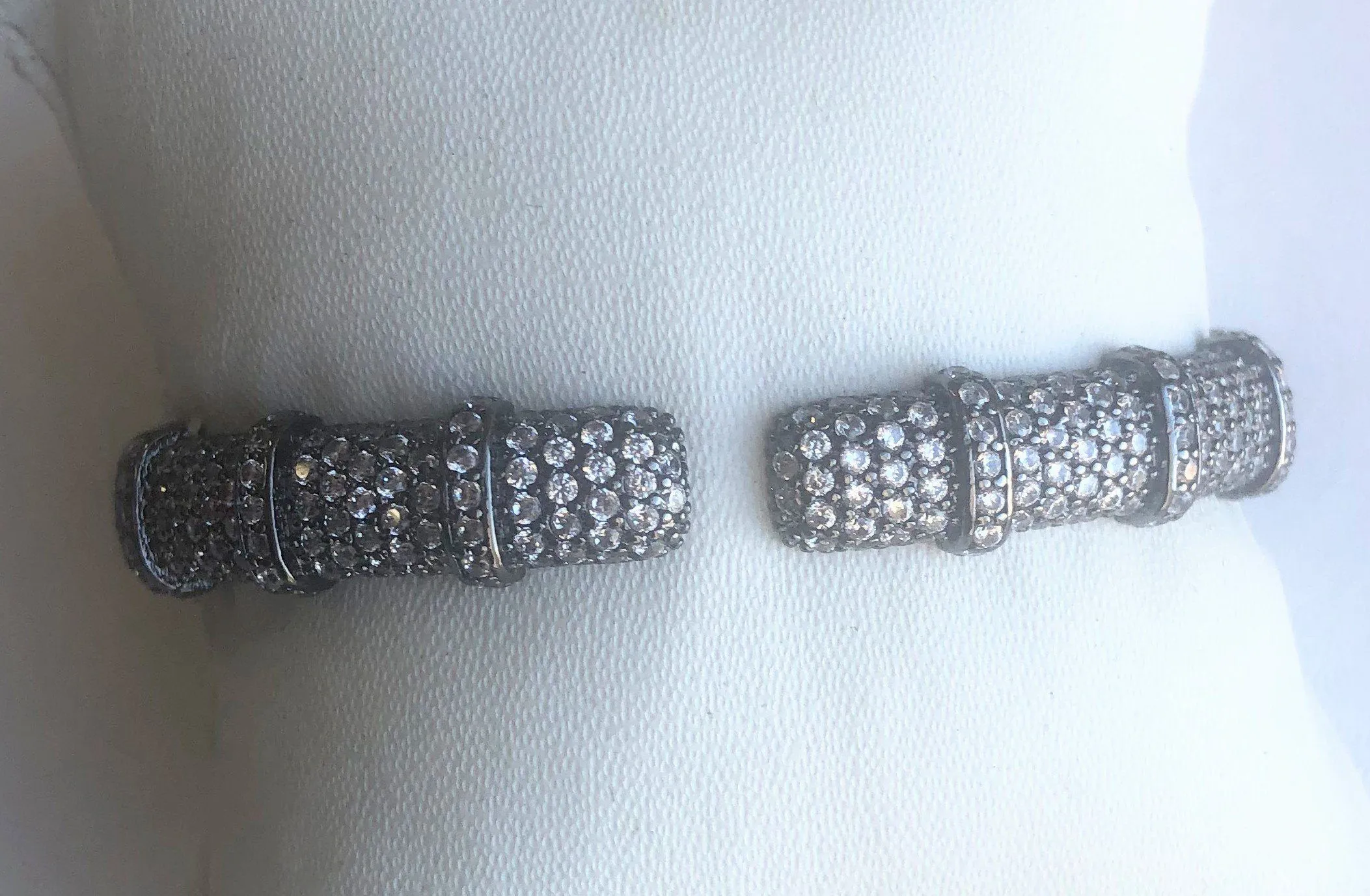 Face-off Zirconite Cubic Zirconia Hinged Bangle Bracelet. 698B10CZ