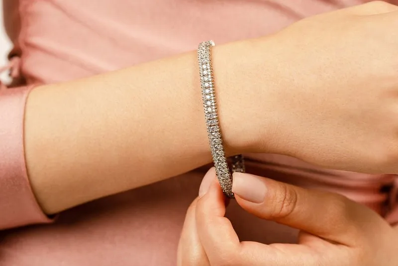 Flashy Prong Set Diamond Bracelet with 8.91 ct.(finished) 1.5mm, 3mm