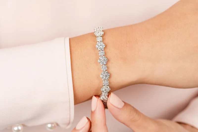 Flower Cluster Diamond Bracelet with 8.46 ct.(finished)