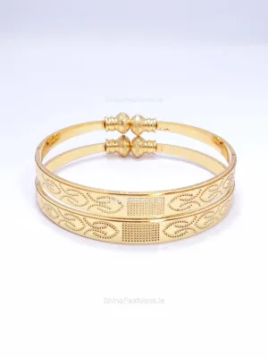 Gold Tone Engraved Detail Bangle Bracelet Set