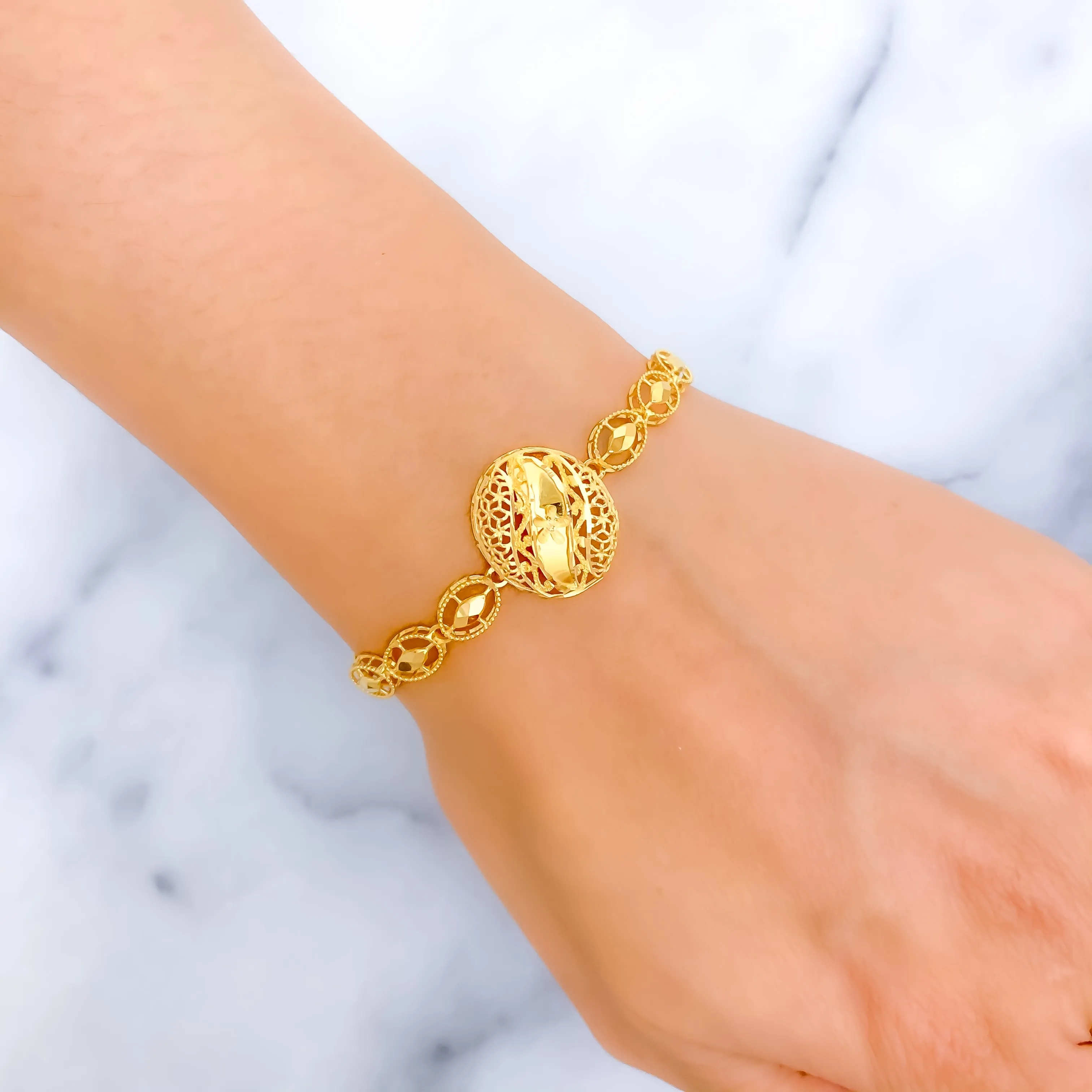Lavished Detailed 21k Gold Bracelet