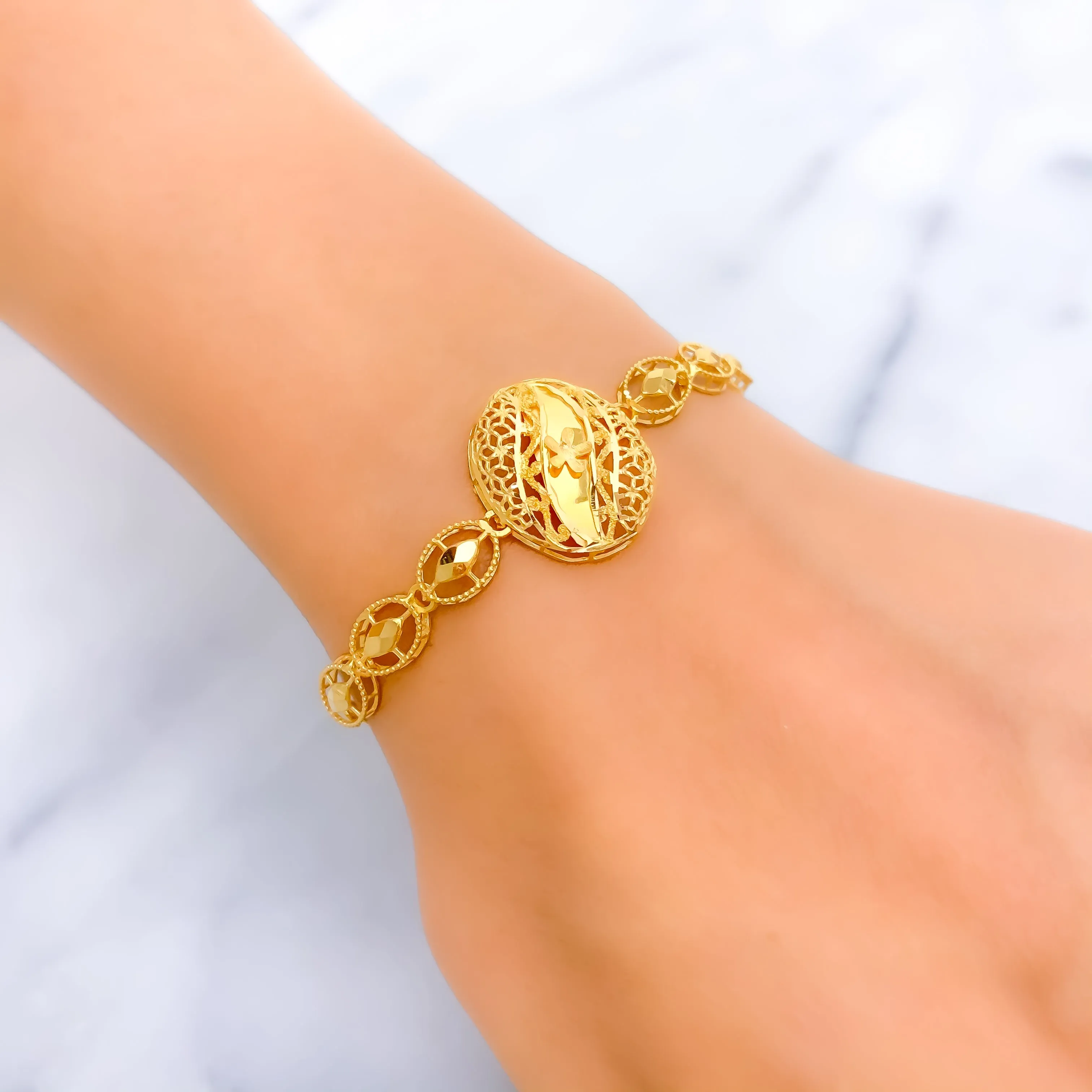 Lavished Detailed 21k Gold Bracelet