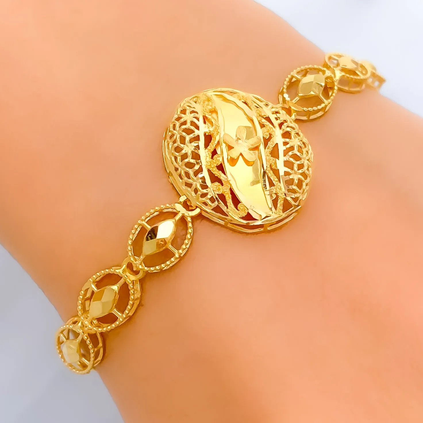 Lavished Detailed 21k Gold Bracelet