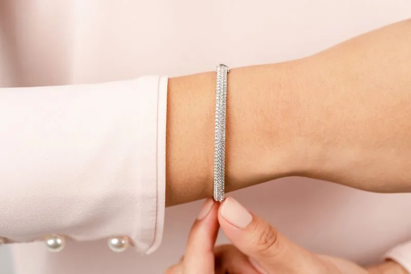 Legendary Curved Diamond Bangle with 0.75 ct.(finished) 3.8mm, 4.5mm