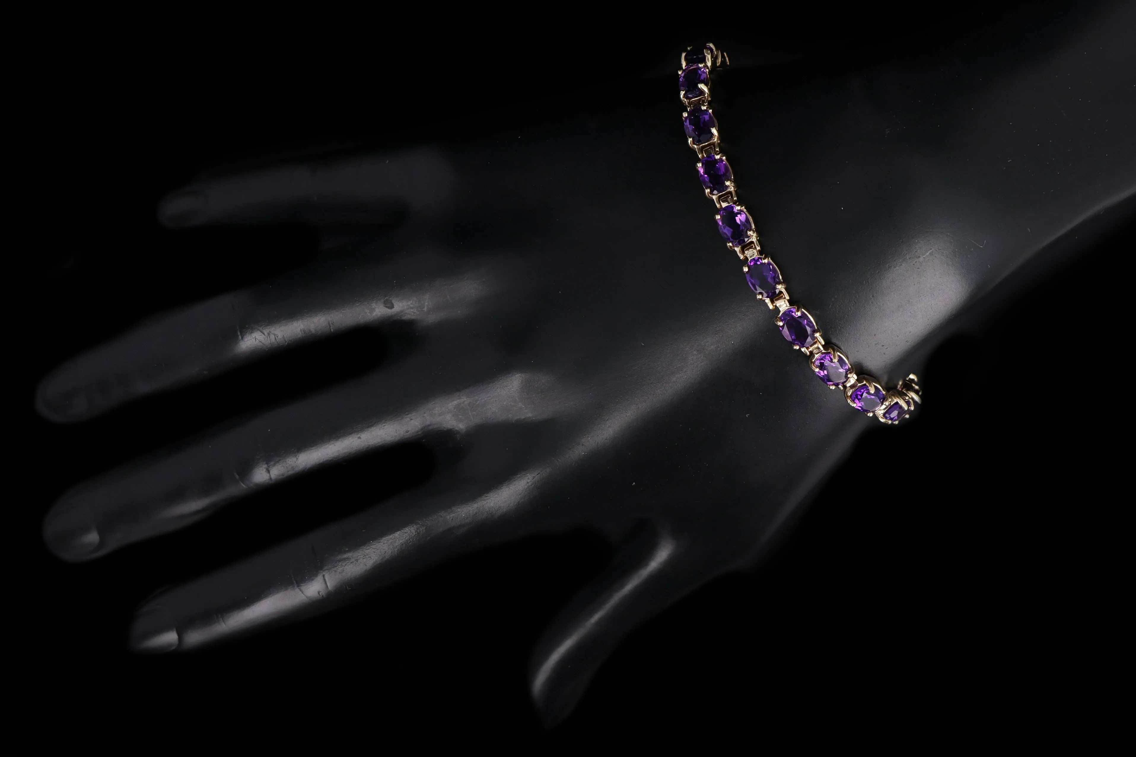 Modern 14K Yellow Gold 12 Carat Total Weight Amethyst Bracelet