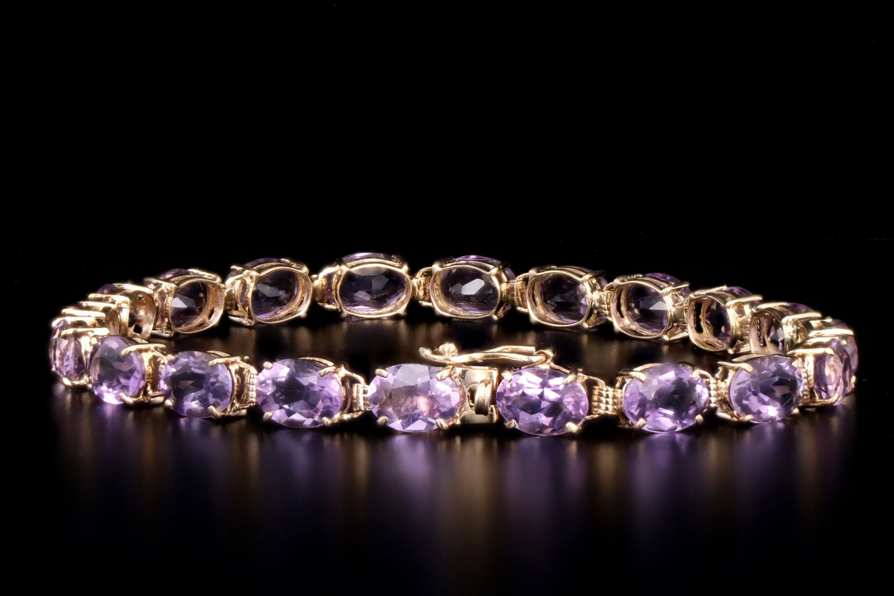 Modern 14K Yellow Gold 14 Carat Total Weight Amethyst Bracelet