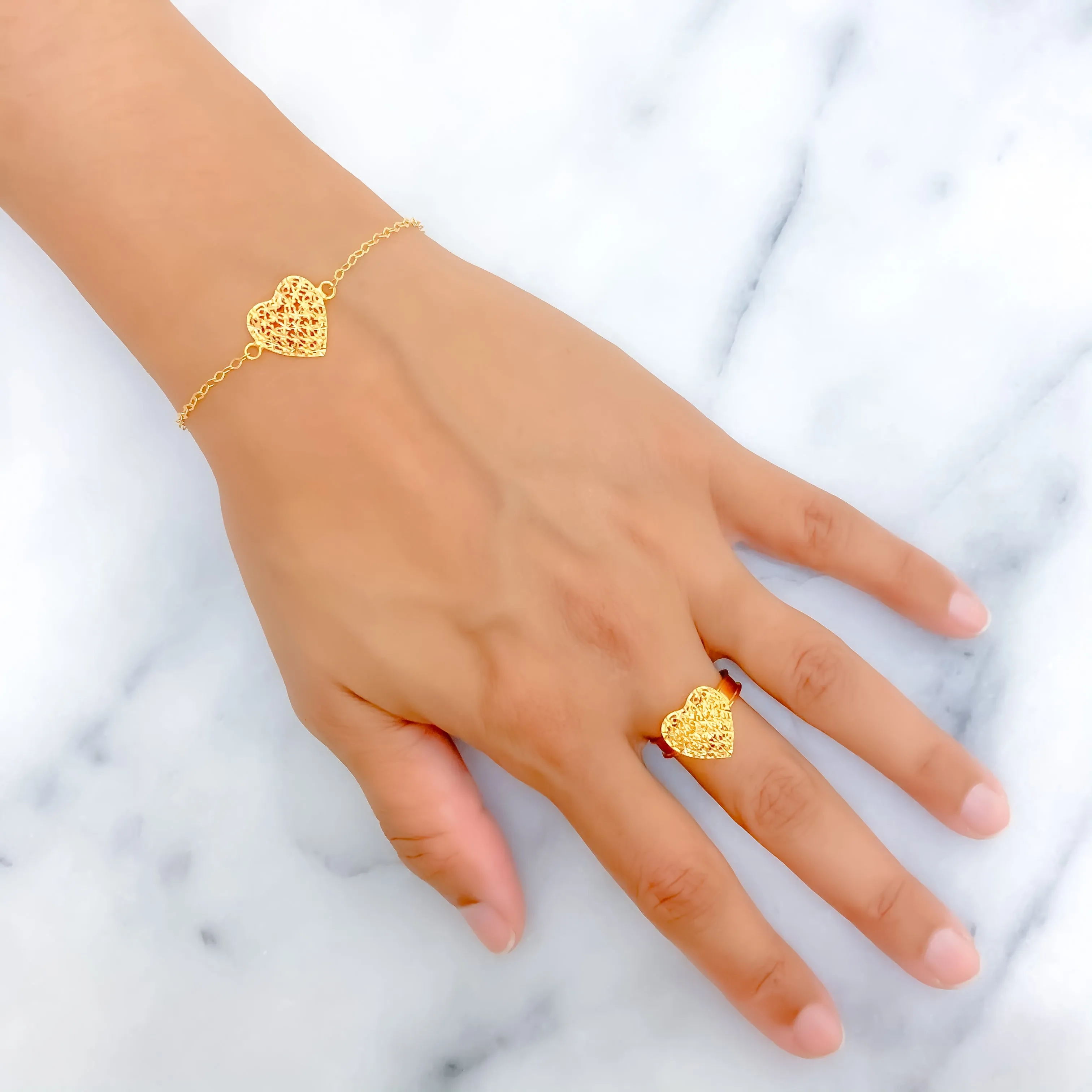 Regal Gleaming Netted Heart 21k Gold Bracelet W / Matching Ring