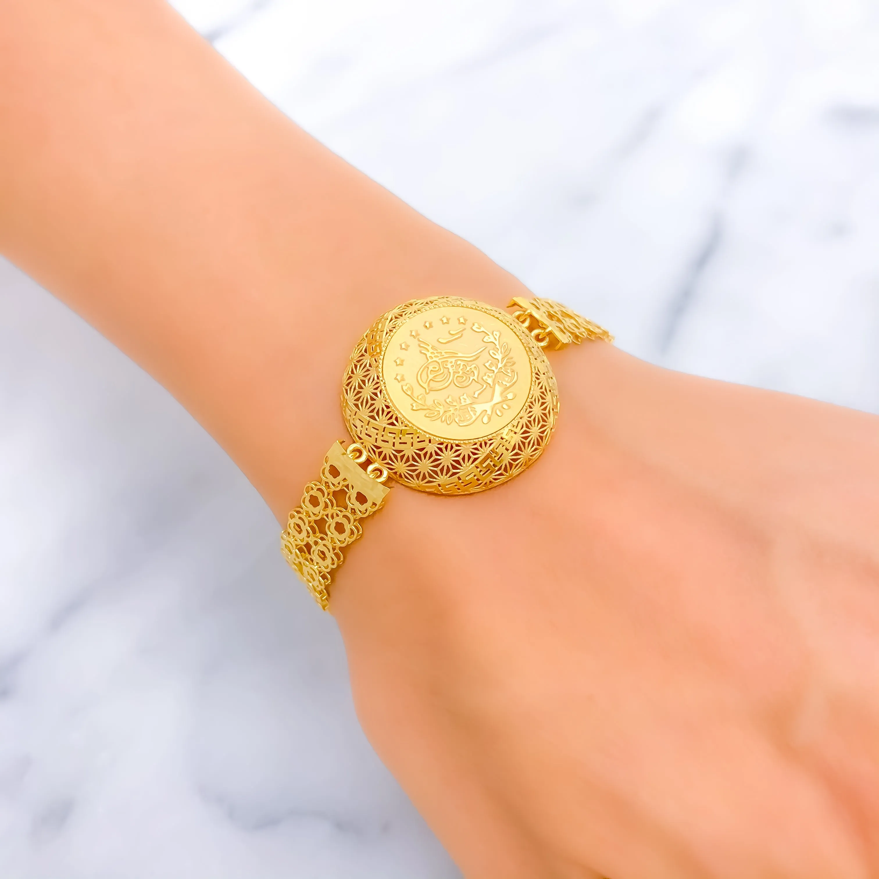 Royal Dressy 21k Gold Bracelet