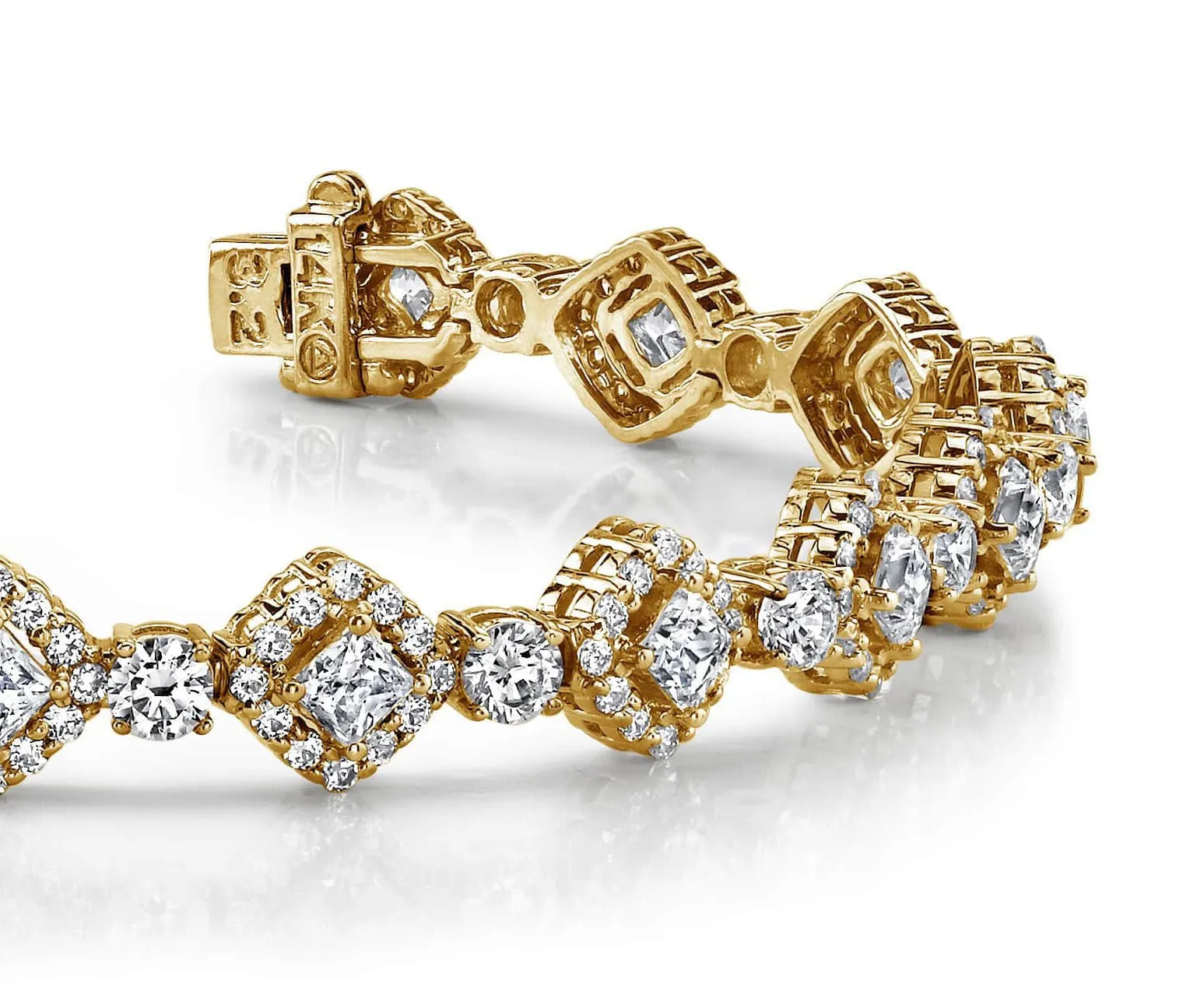 Spotlight Princess Cut Diamond Bracelet with 7.21 ct.(finished) 1.3mm, 3mm, 3.2mm