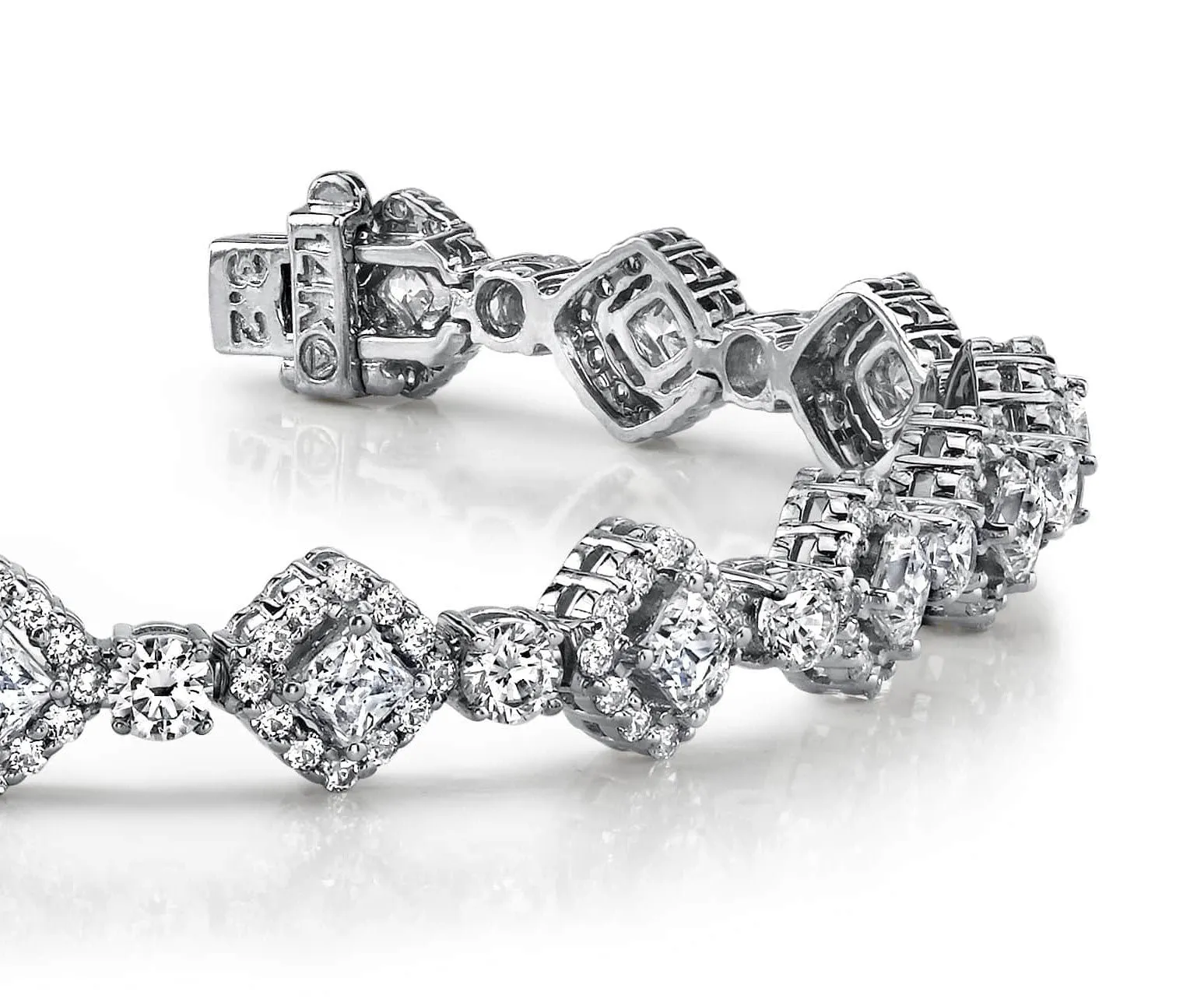 Spotlight Princess Cut Diamond Bracelet with 7.21 ct.(finished) 1.3mm, 3mm, 3.2mm