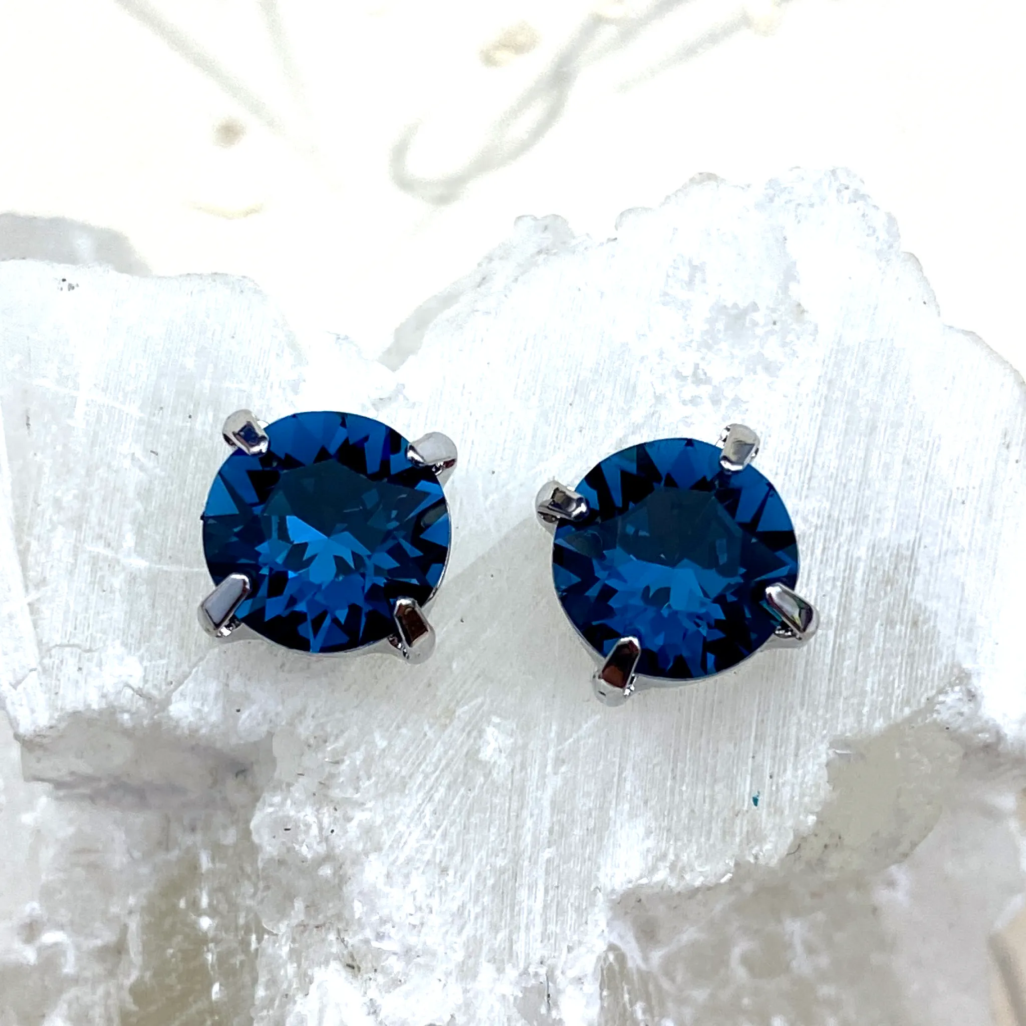 SS 39 Montana Blue Sew on Stones with 2 Holes - 2 pcs