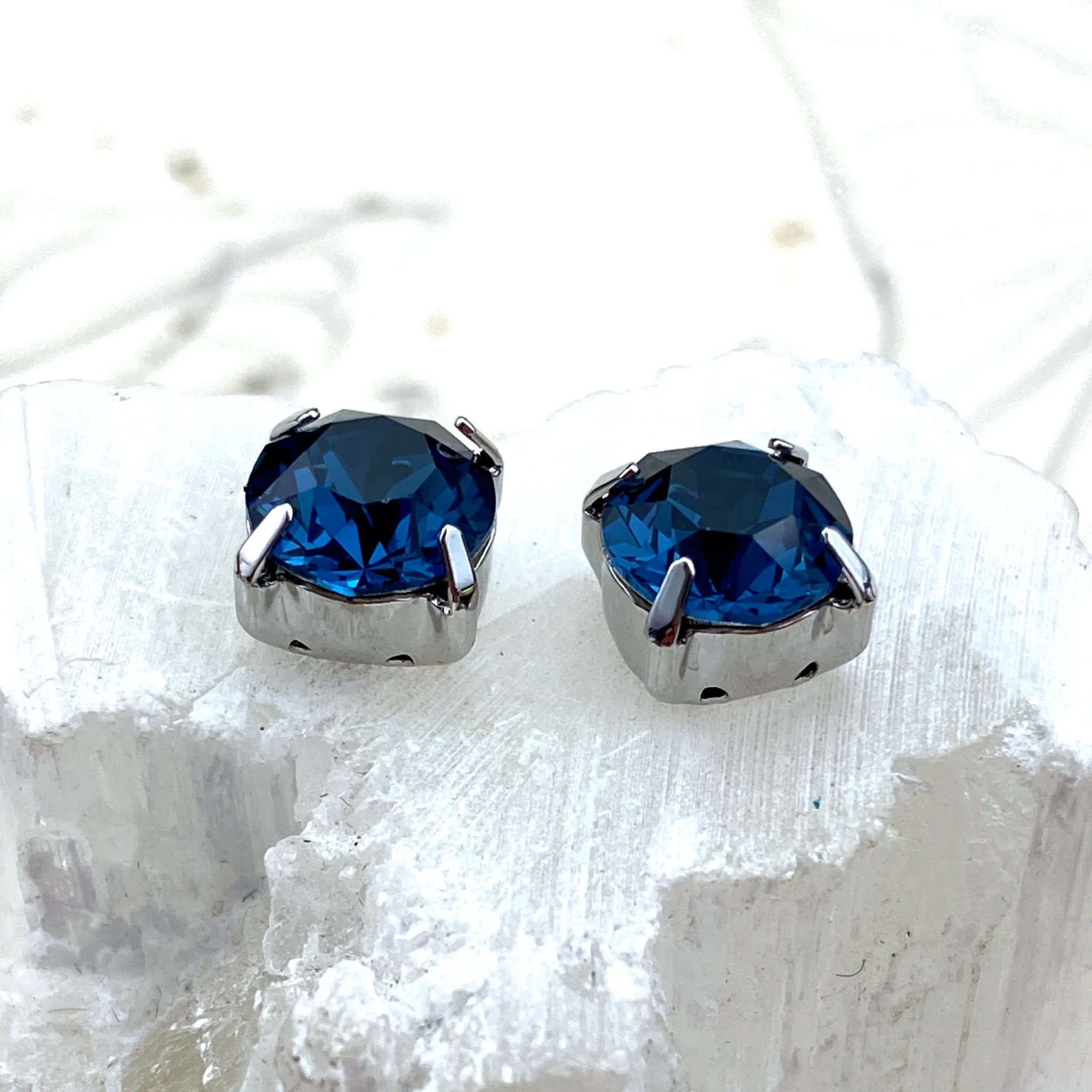 SS 39 Montana Blue Sew on Stones with 2 Holes - 2 pcs