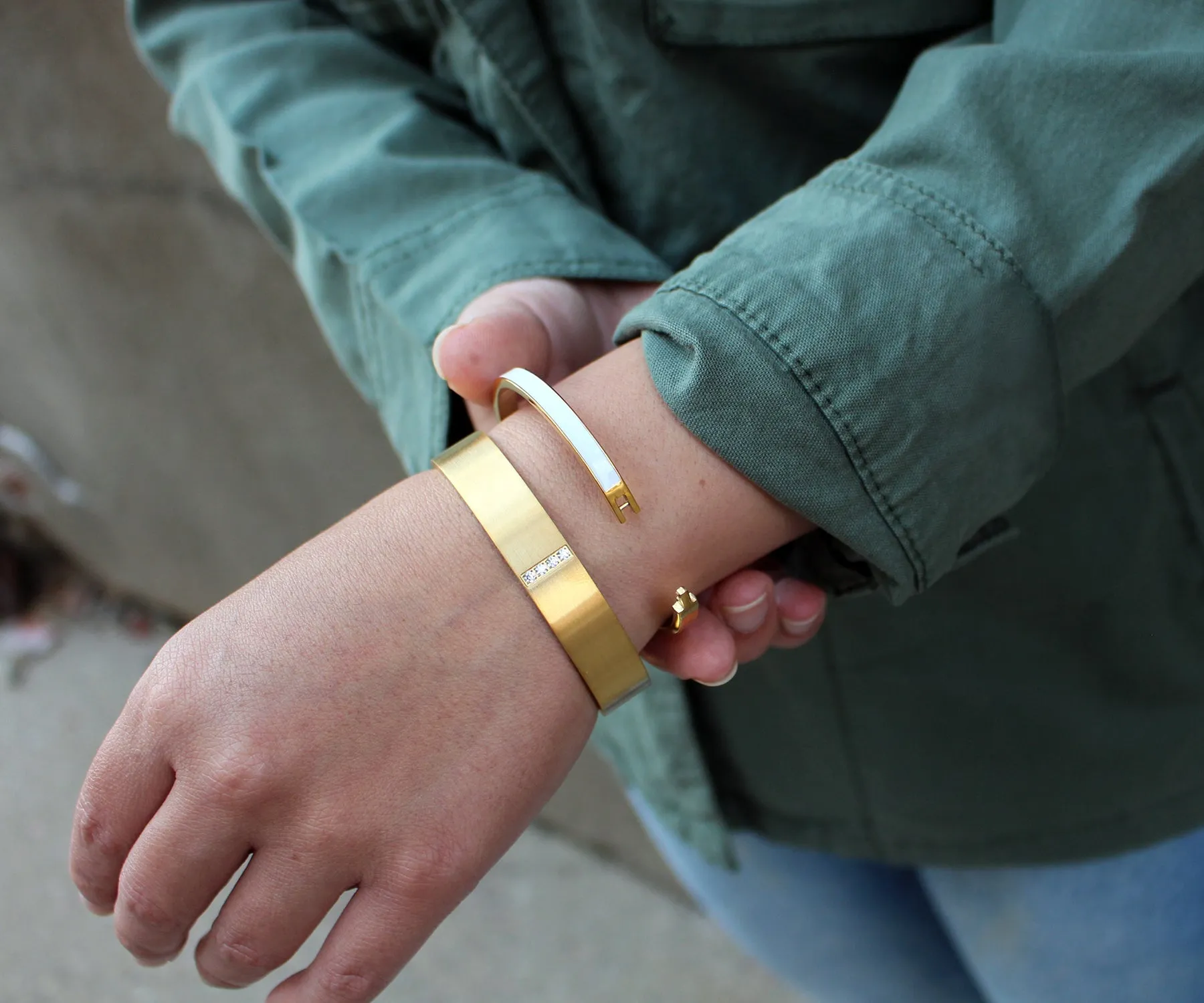 Star Bangle Narrow Black Bracelet